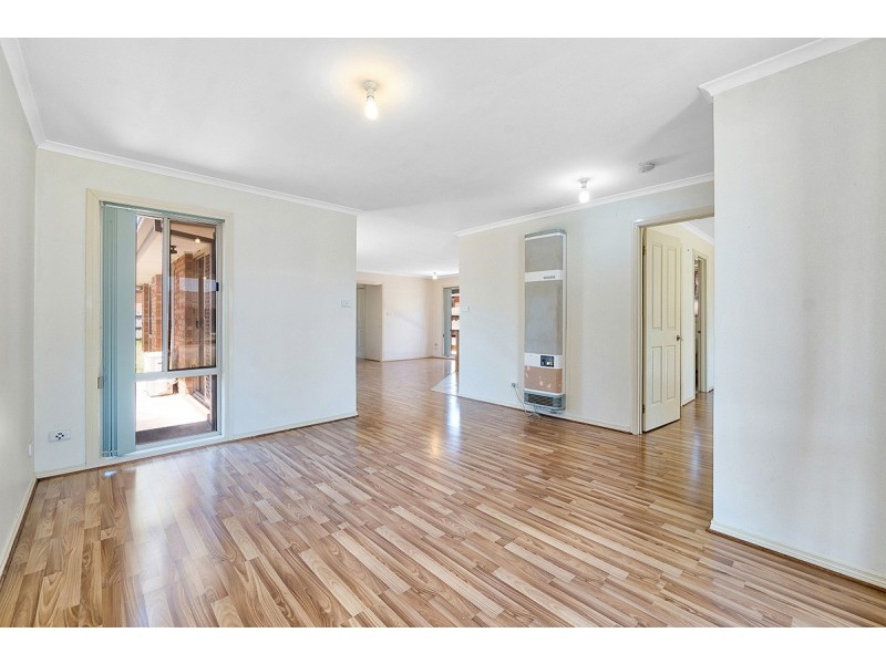 39 Glenaire Crescent, Cranbourne West VIC 3977