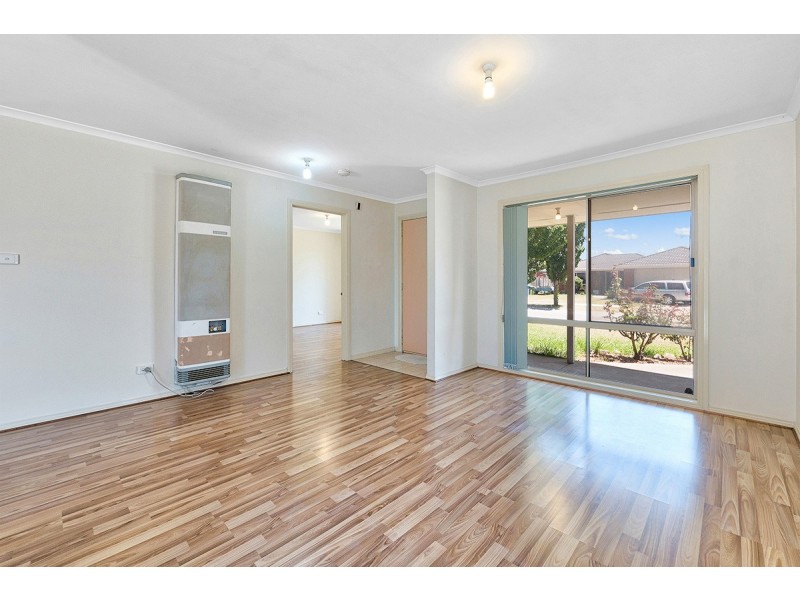 39 Glenaire Crescent, Cranbourne West VIC 3977
