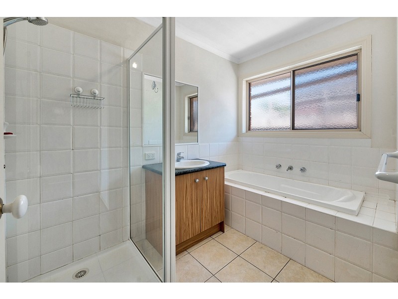 39 Glenaire Crescent, Cranbourne West VIC 3977
