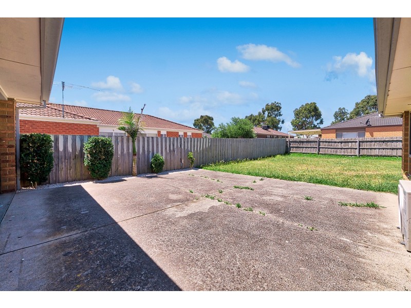 39 Glenaire Crescent, Cranbourne West VIC 3977
