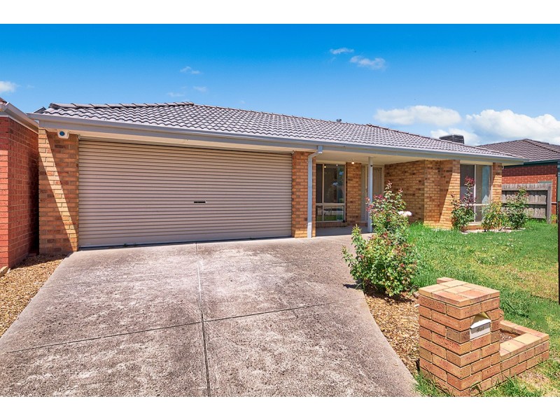39 Glenaire Crescent, Cranbourne West VIC 3977
