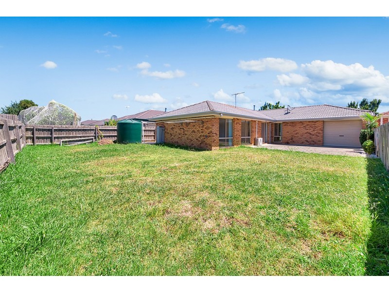 39 Glenaire Crescent, Cranbourne West VIC 3977