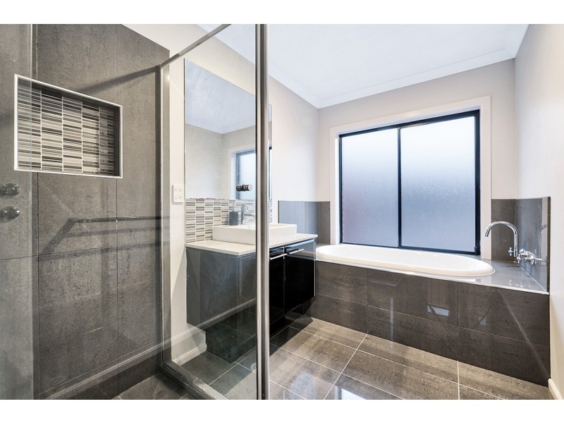 4 Sunnybrook Way, Lyndhurst VIC 3975