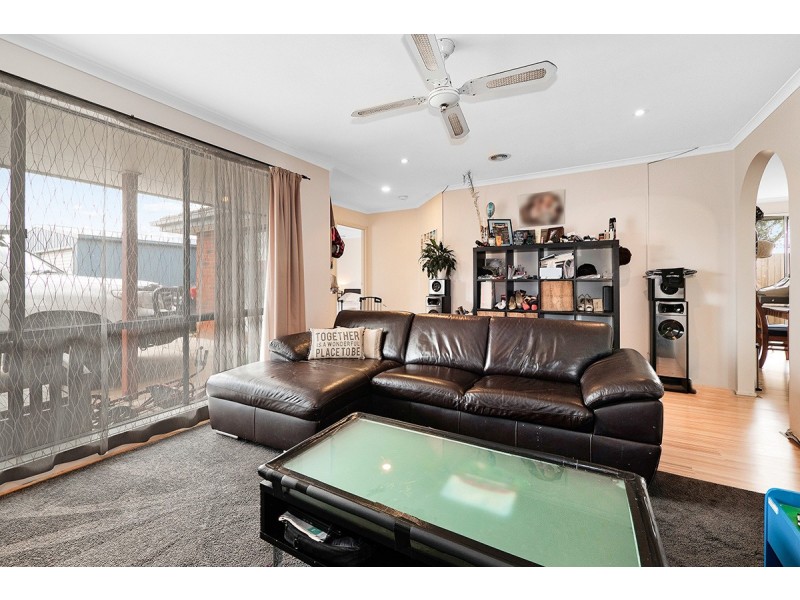 5 Nyah Place, Cranbourne West VIC 3977