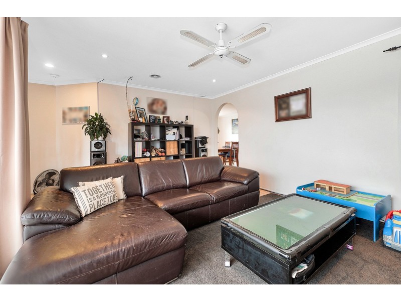 5 Nyah Place, Cranbourne West VIC 3977