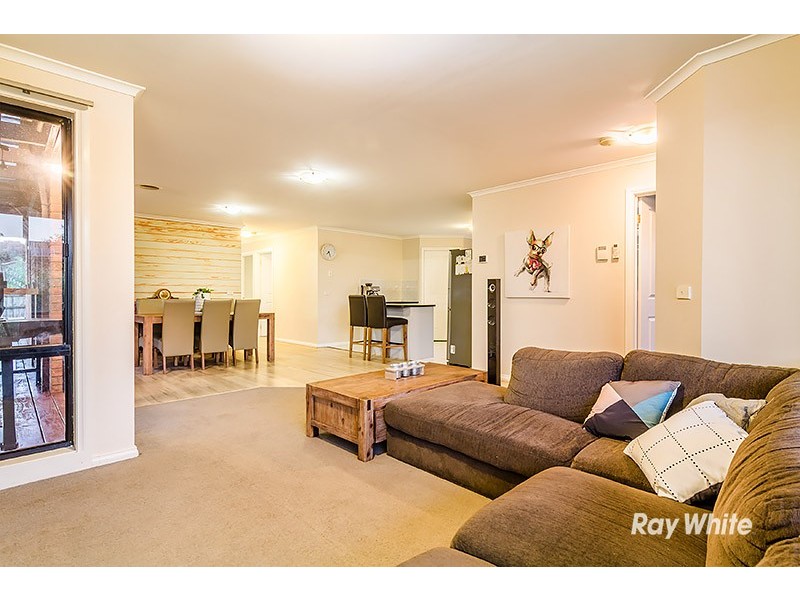 15 Jaye Place, Cranbourne West VIC 3977