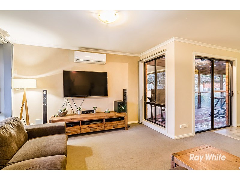 15 Jaye Place, Cranbourne West VIC 3977