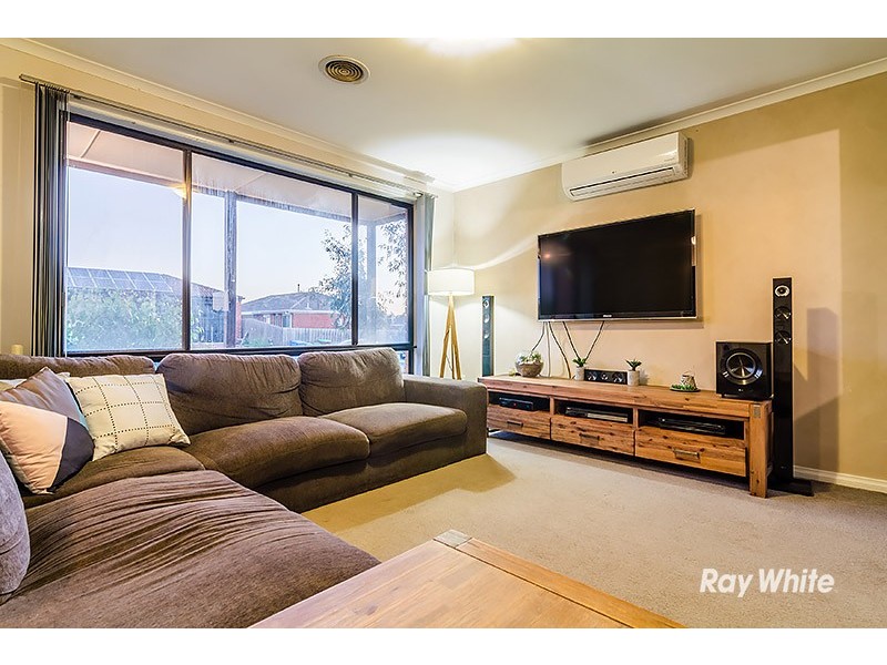 15 Jaye Place, Cranbourne West VIC 3977