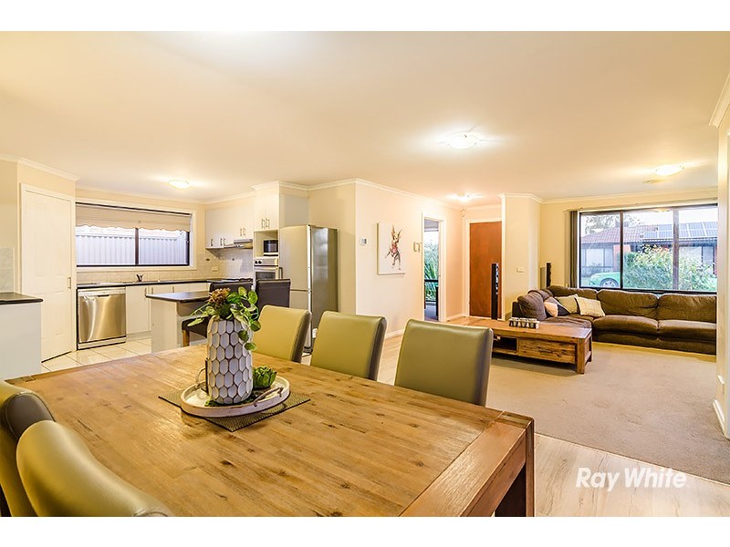 15 Jaye Place, Cranbourne West VIC 3977