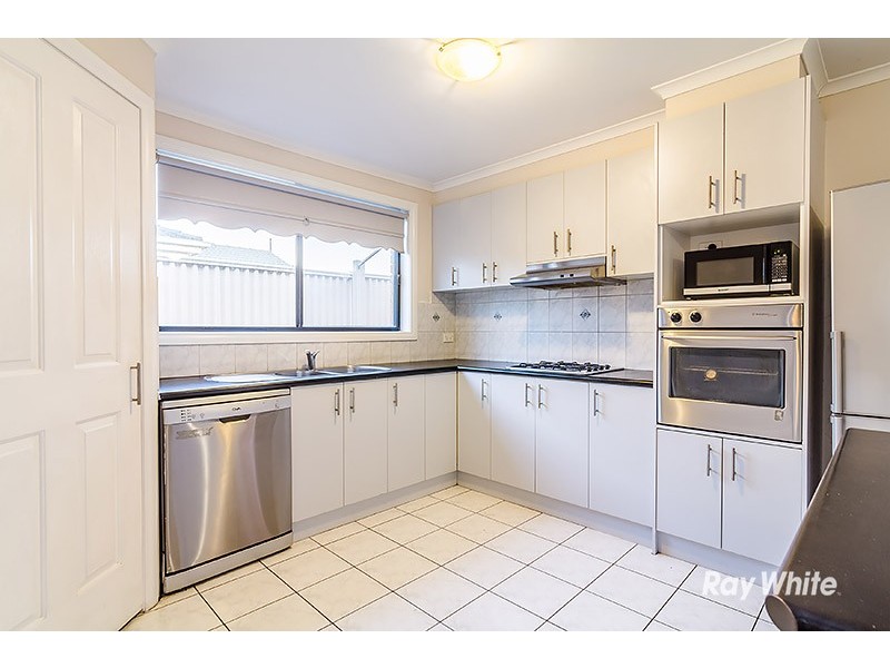 15 Jaye Place, Cranbourne West VIC 3977
