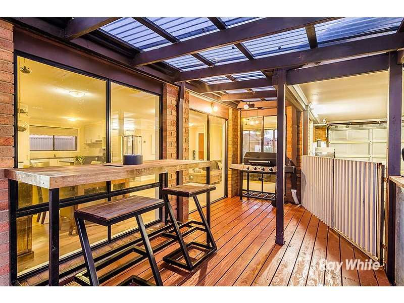 15 Jaye Place, Cranbourne West VIC 3977