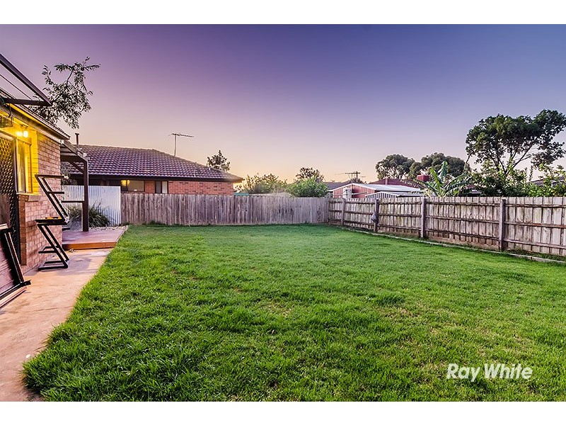 15 Jaye Place, Cranbourne West VIC 3977
