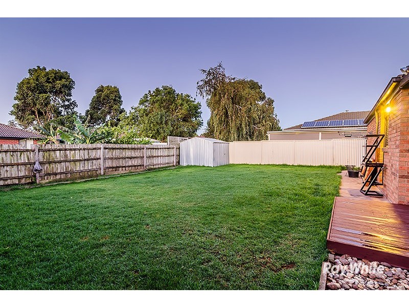 15 Jaye Place, Cranbourne West VIC 3977