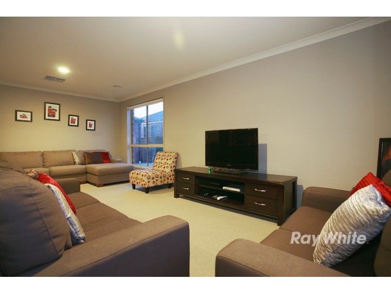 106 Boland Drive, Lyndhurst VIC 3975