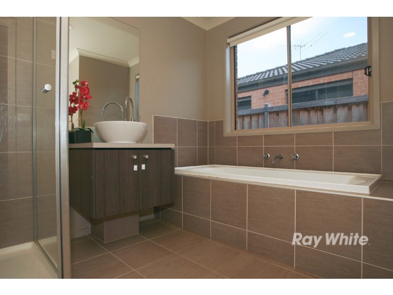 106 Boland Drive, Lyndhurst VIC 3975