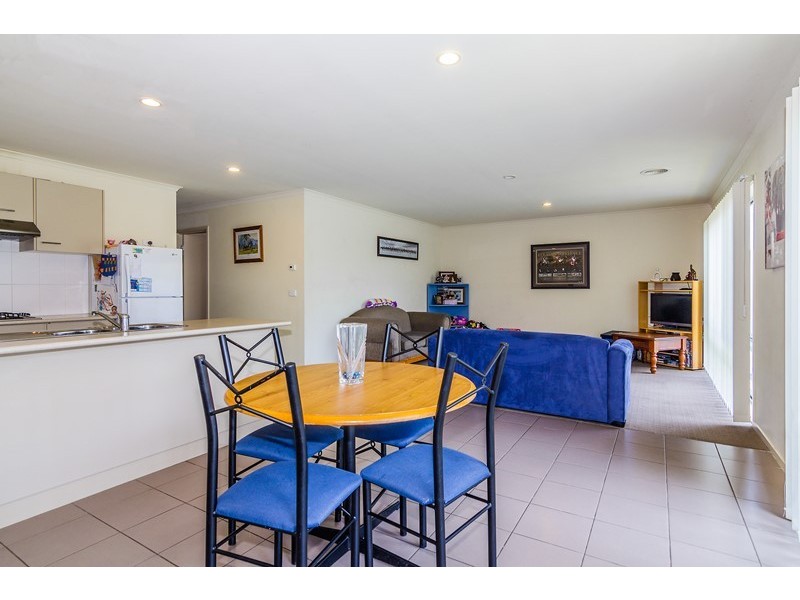25 Phoenix Avenue, Cranbourne VIC 3977