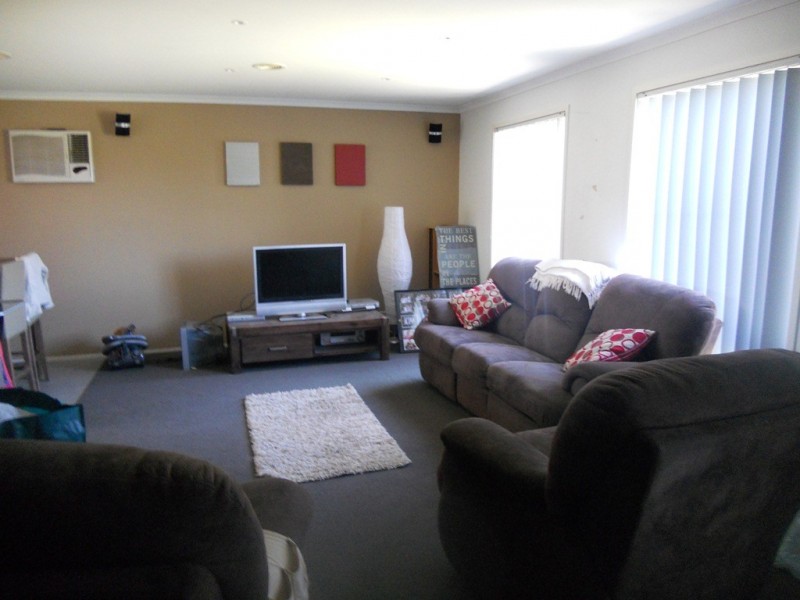 2 Merrijig Avenue, Cranbourne VIC 3977