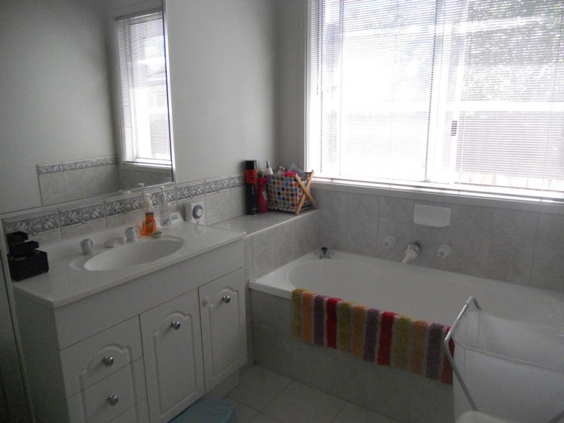 2 Merrijig Avenue, Cranbourne VIC 3977