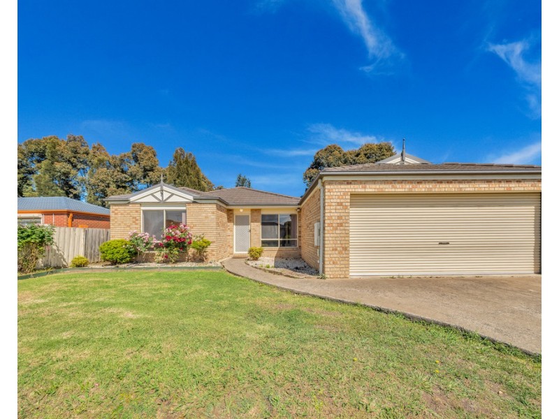 5 Charlotte Place, Cranbourne West VIC 3977