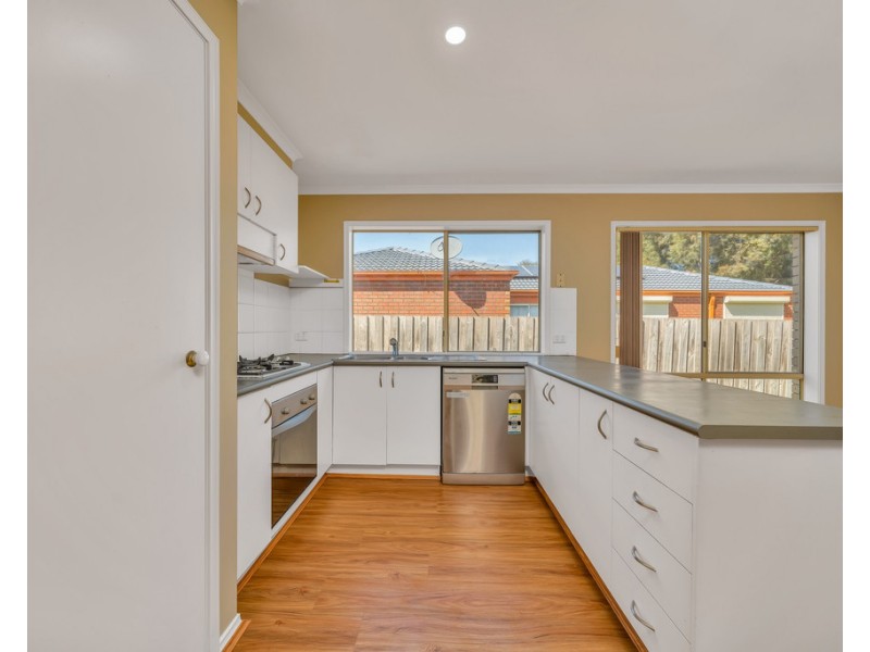 5 Charlotte Place, Cranbourne West VIC 3977