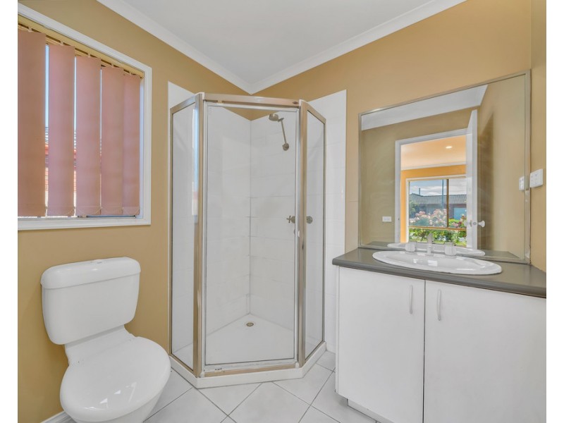 5 Charlotte Place, Cranbourne West VIC 3977