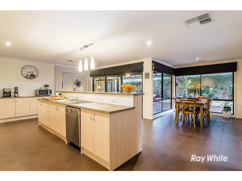 21 Melington Drive, Lyndhurst VIC 3975