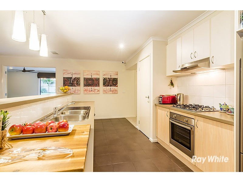21 Melington Drive, Lyndhurst VIC 3975