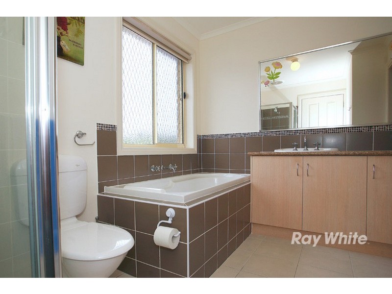 2/95-101 Breens Road, Cranbourne West VIC 3977