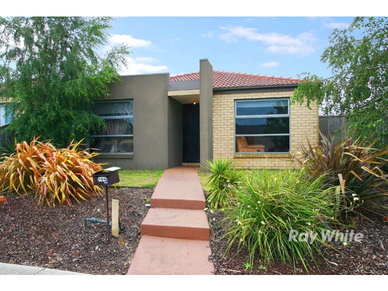 104 Majestic Boulevard, Cranbourne VIC 3977