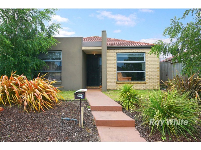 104 Majestic Boulevard, Cranbourne VIC 3977