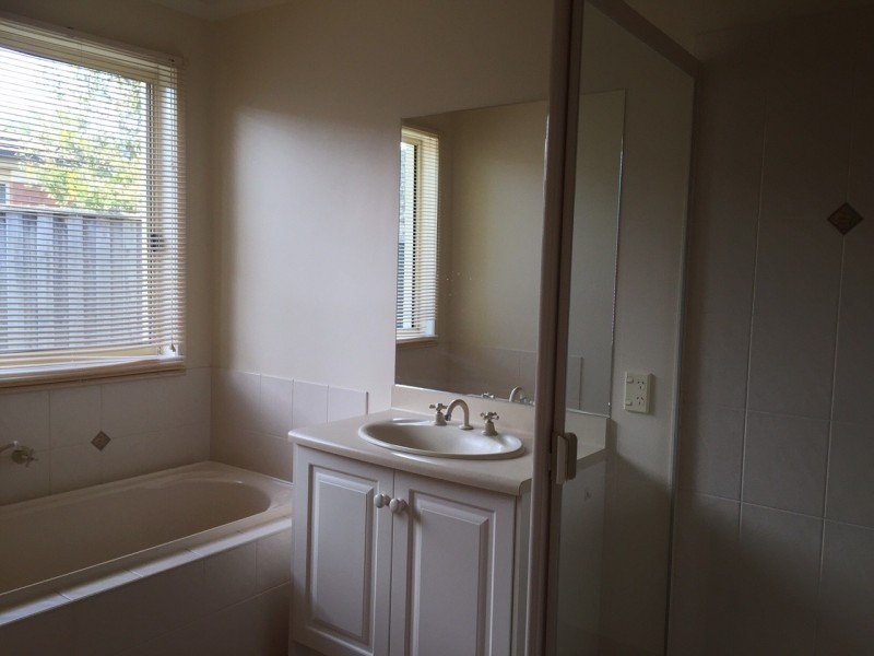 19 Lansbury Drive, Narre Warren South VIC 3805