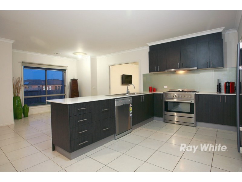 12 Mannavue Boulevard, Cranbourne North VIC 3977