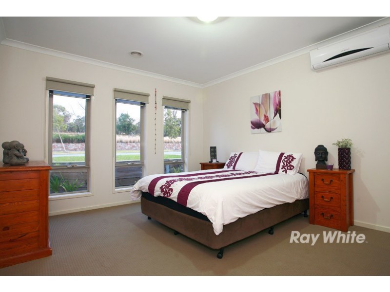 12 Mannavue Boulevard, Cranbourne North VIC 3977