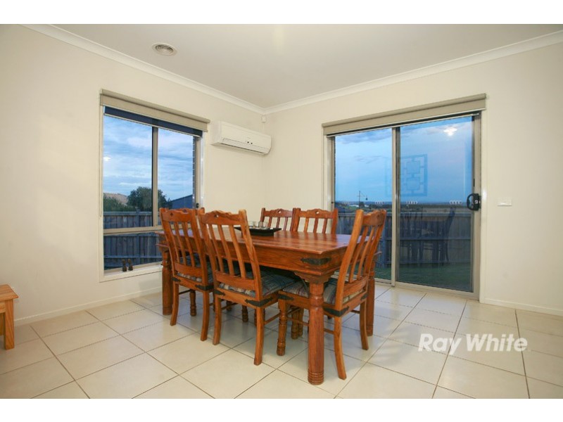 12 Mannavue Boulevard, Cranbourne North VIC 3977