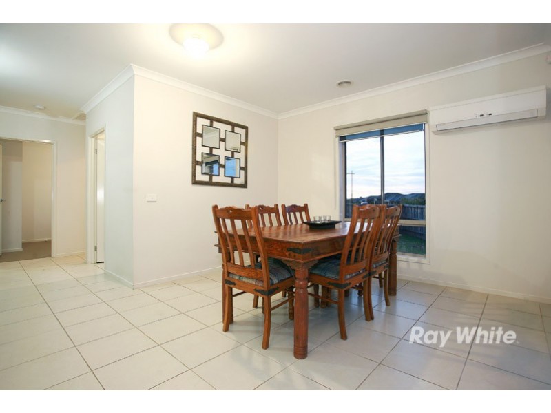 12 Mannavue Boulevard, Cranbourne North VIC 3977