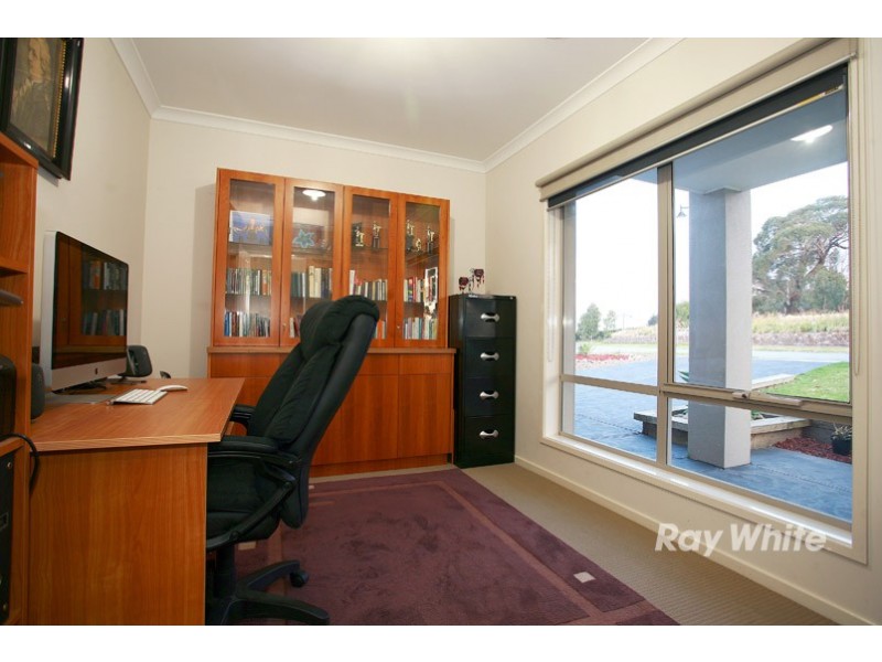 12 Mannavue Boulevard, Cranbourne North VIC 3977