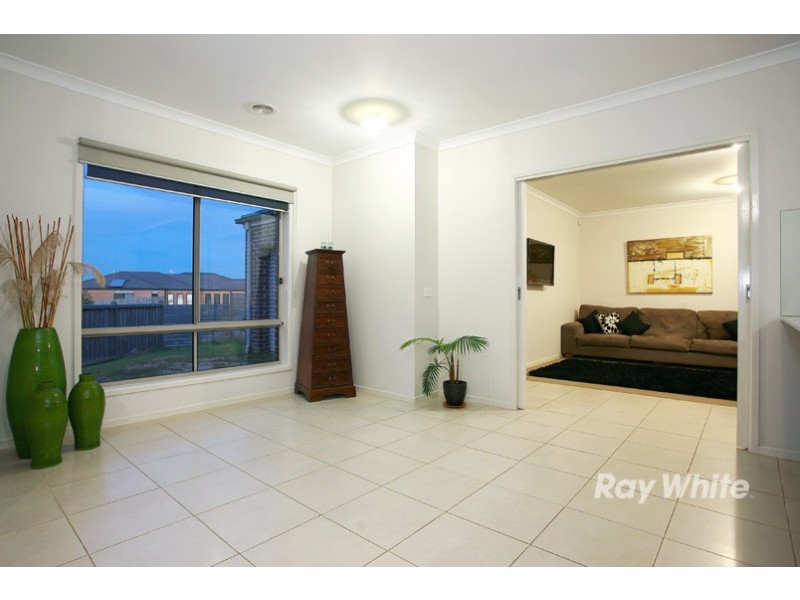 12 Mannavue Boulevard, Cranbourne North VIC 3977