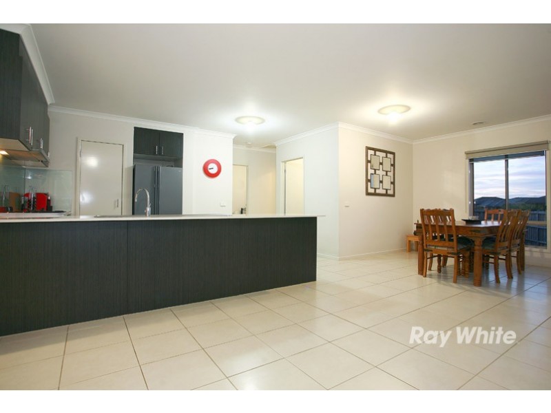 12 Mannavue Boulevard, Cranbourne North VIC 3977