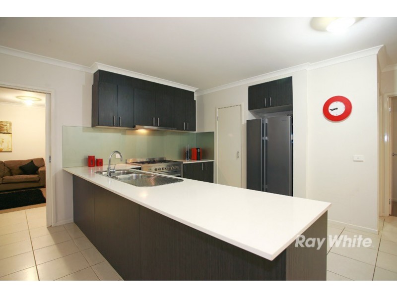 12 Mannavue Boulevard, Cranbourne North VIC 3977