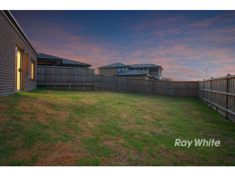 12 Mannavue Boulevard, Cranbourne North VIC 3977