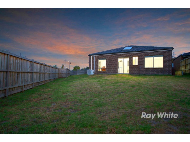 12 Mannavue Boulevard, Cranbourne North VIC 3977