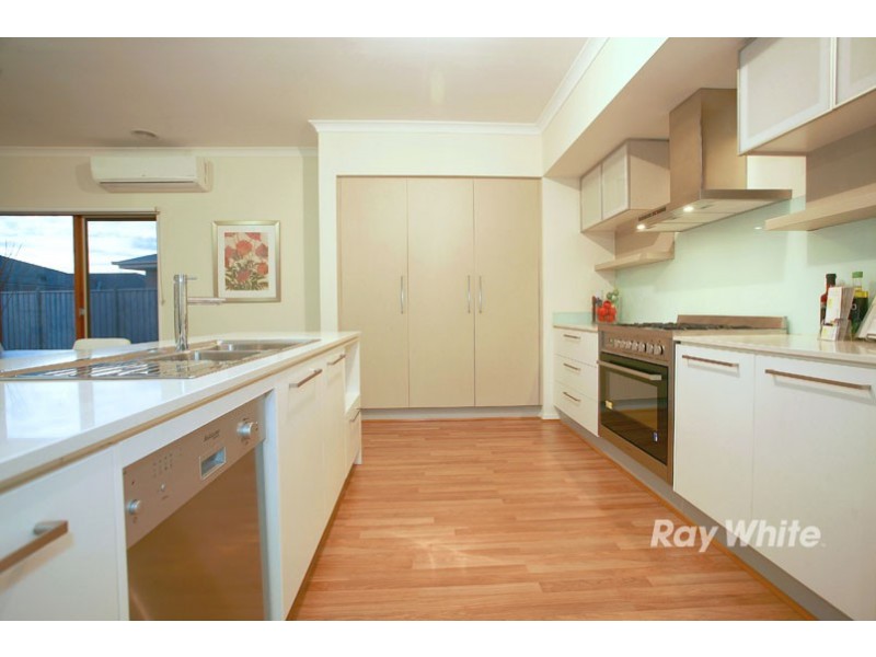 75 Melington Drive, Lyndhurst VIC 3975