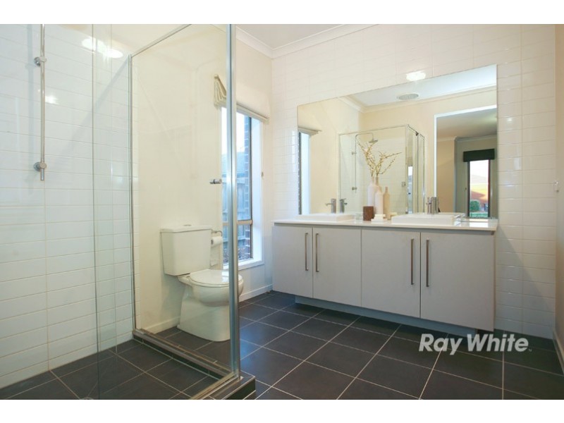 75 Melington Drive, Lyndhurst VIC 3975