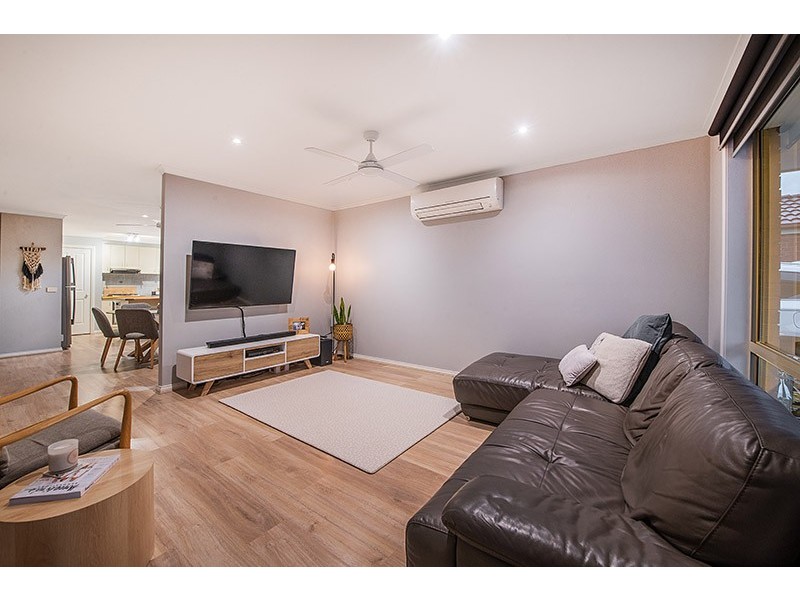 25 Stephellen Way, Cranbourne West VIC 3977