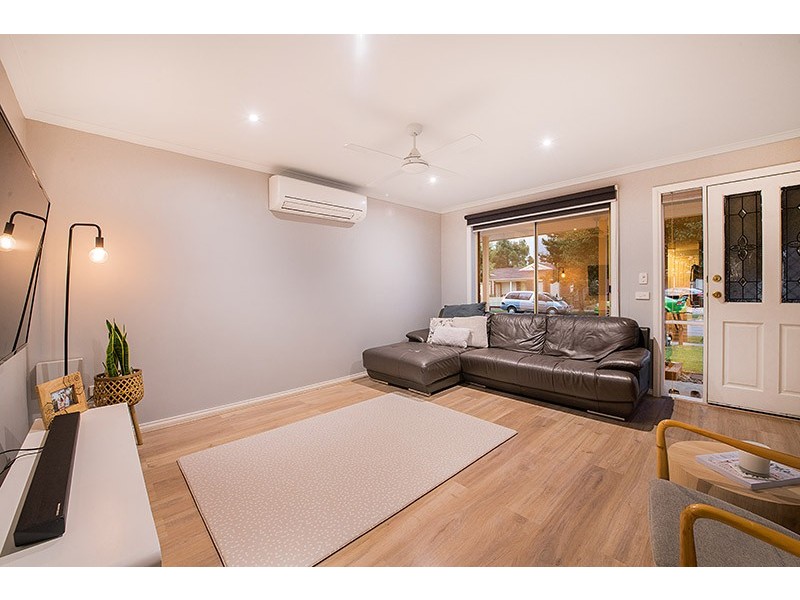 25 Stephellen Way, Cranbourne West VIC 3977