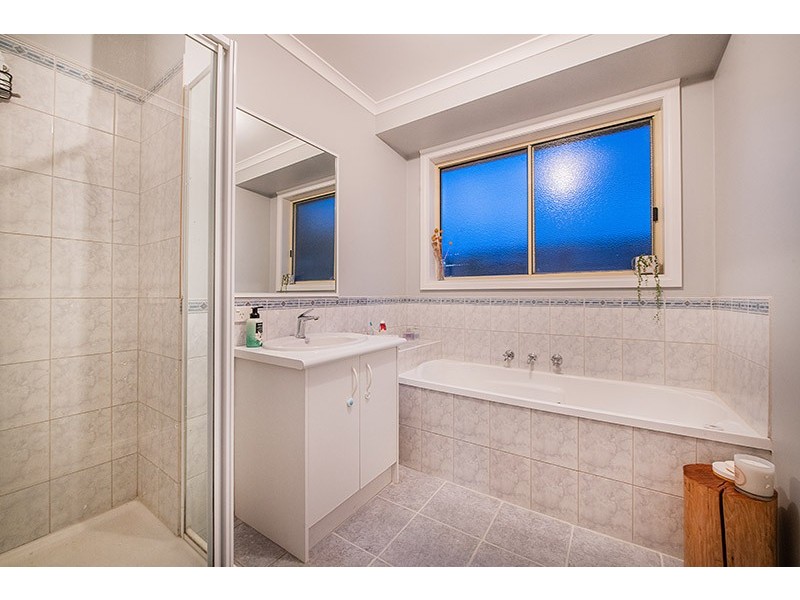 25 Stephellen Way, Cranbourne West VIC 3977