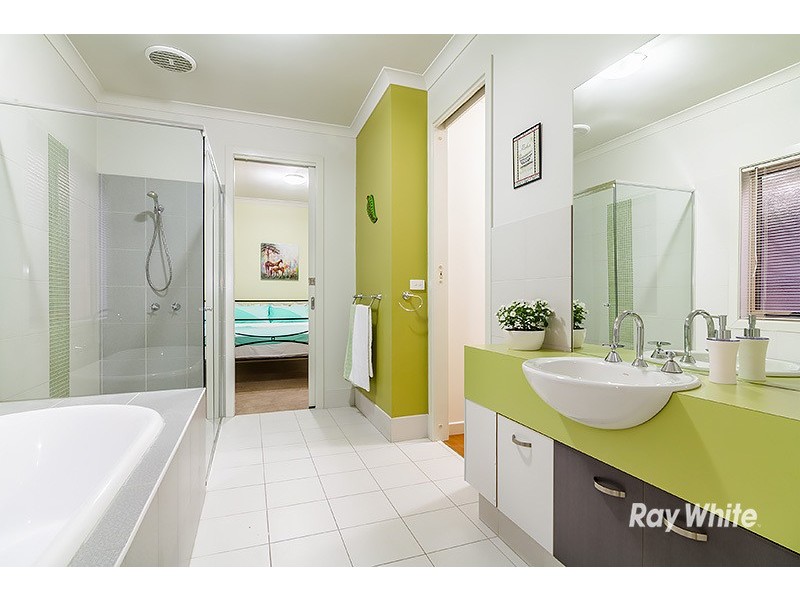 21 Moreton Bay Boulevard, Lyndhurst VIC 3975