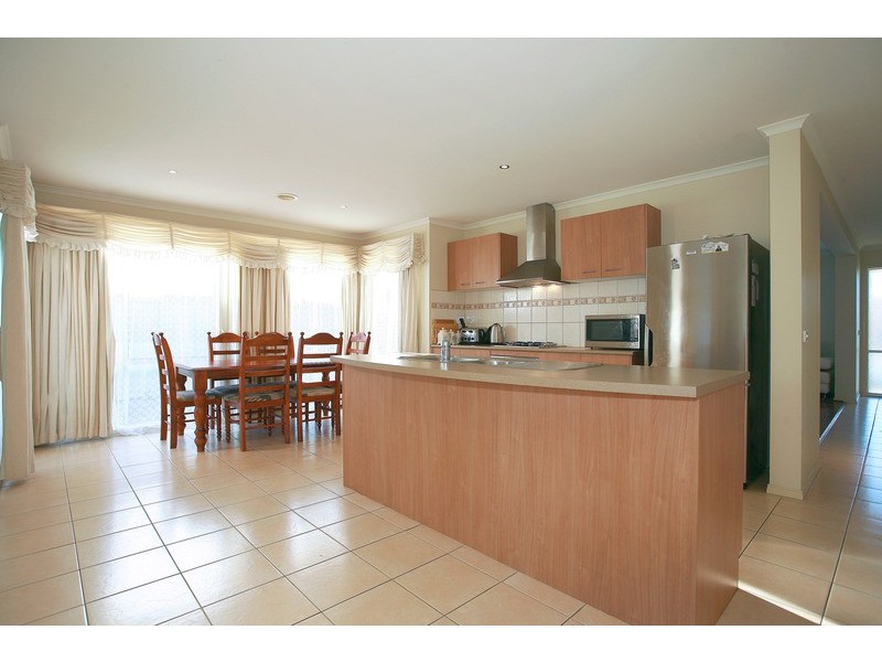 47 Briarcrest Drive, Cranbourne East VIC 3977