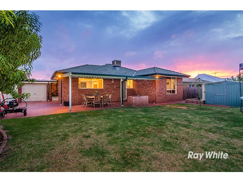 30 Horsfield Street, Cranbourne North VIC 3977