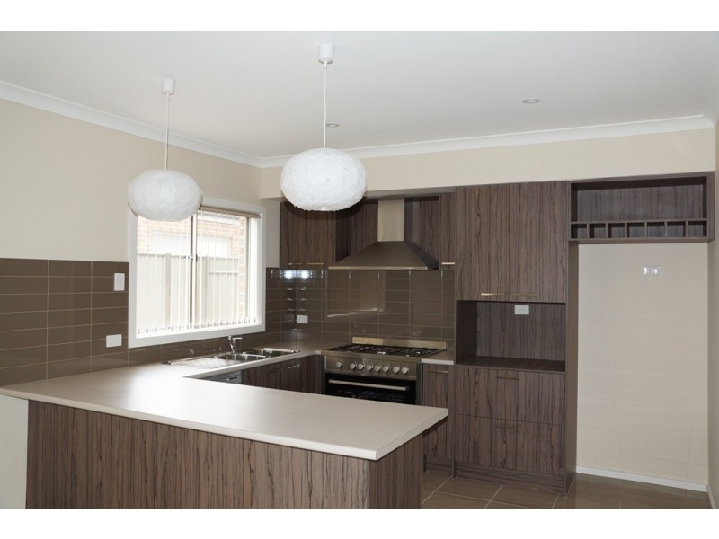 8 Ventasso Street, Clyde North VIC 3978